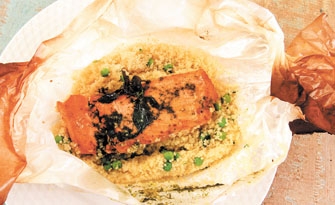 O restaurante trabalha com alimentação mais leve como este salmão que vem acompanhado de cuscuz